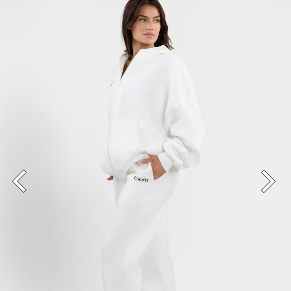 Comfrt Sweatsuit in ‘Snow’